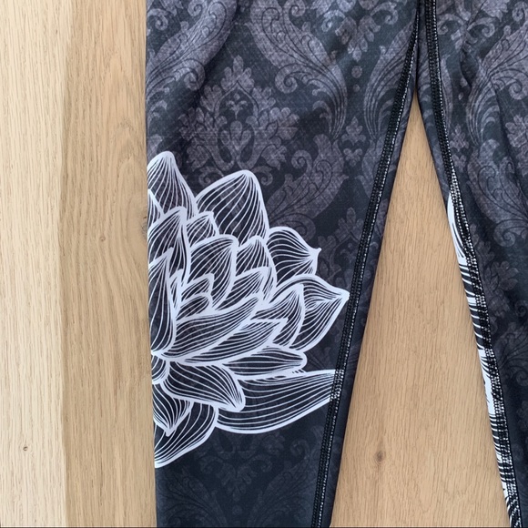 Inner Fire Lotus Leggings - Picture 4 of 9